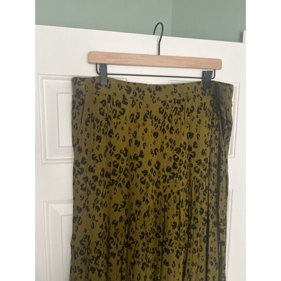 Garnet Hill Green Leopard Print Midi Skirt Size Large Lined Pockets - Picture 3 of 8